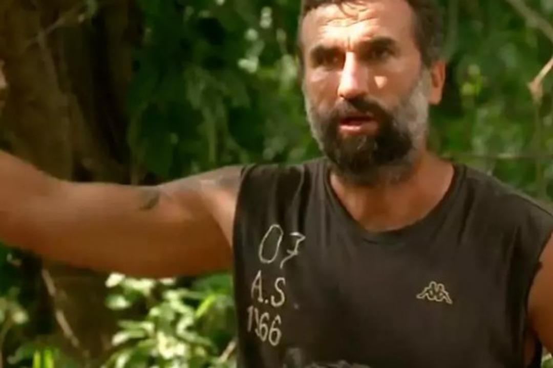 Survivor da korkutan anlar! Hikmet Tuğsuz bir anda yere yığıldı! Arkadaşları yalnız bırakmadı 4