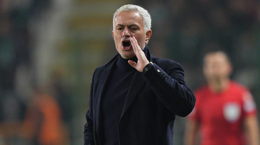 Fenerbahçe UEFA listesini bildirdi! 2 yeni transfer kadro dışı kaldı...