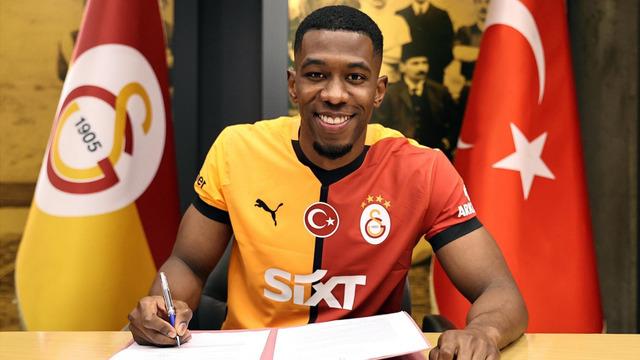 Galatasaray'da Carlos Cuesta takımla ilk antrenmanına çıktı