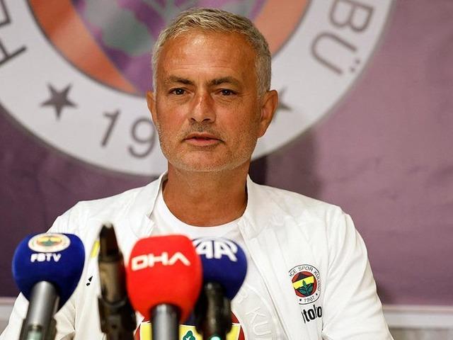 Mourinho kendi ağzıyla söylemişti! Gerçek oldu... Fenerbahçe'nin yeni transferi imzayı attığına bin pişman