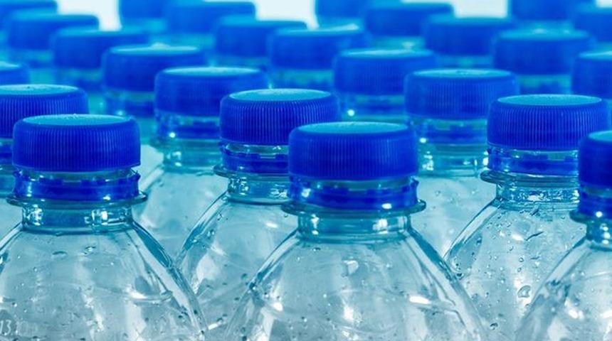 Türkiye'de de satılıyor... Ünlü su markası Fiji'ye 'Otizm ve kanser' iddiasıyla dava