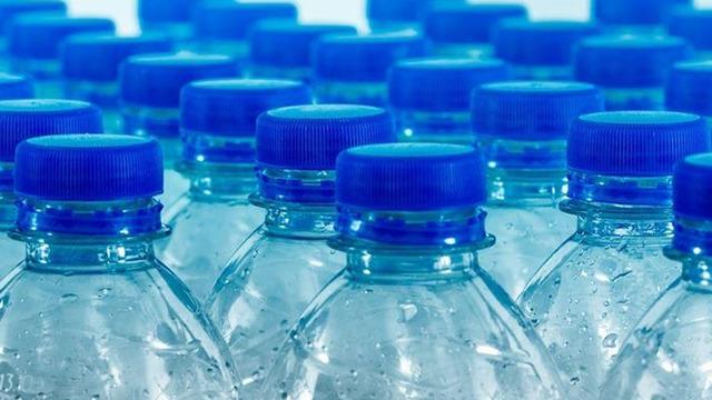 Türkiye'de de satılıyor... Ünlü su markası Fiji'ye 'Otizm ve kanser' iddiasıyla dava