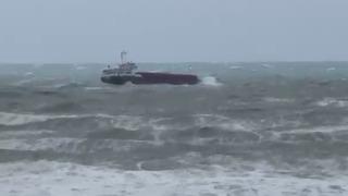 Sarıyer'de fırtına hayatı olumsuz etkiledi! Kuru yük gemisi sürüklendi