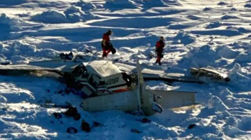 Amerika'da yine uçak kazası! Kaybolan Alaska uçağı donmuş suya düştü... 10 kişi hayatını kaybetti: 9 yolcu, 1 pilot
