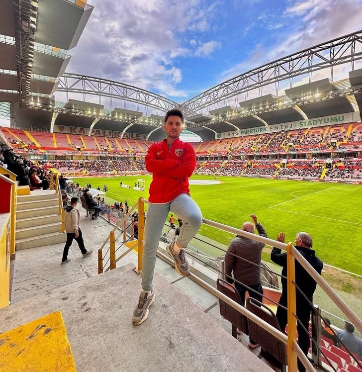 Sevgilisini kalbinden bıçakladı, arkadaşıyla mesajlaştı! Kan donduran cinayette mesajlar ortaya çıktı G4