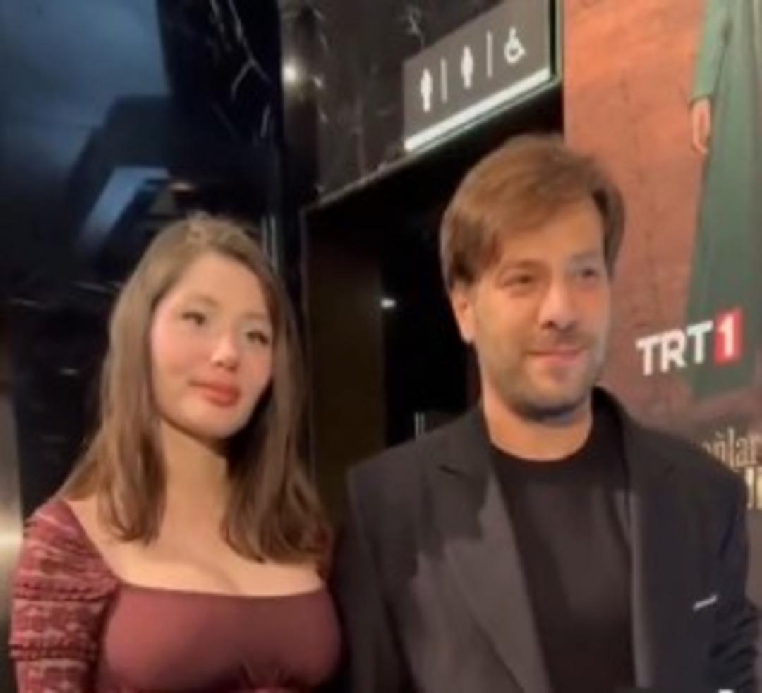 17 yaş küçük sevgilisiyle galaya geldi! Bir Zamanlar İstanbul un Gökhan ı Kaan Taşaner görüntü vermekten çekinmedi! Eleştiri yağdı!  Abi kardeş gibi  2