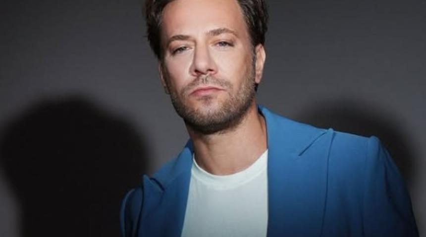 17 yaş küçük sevgilisiyle galaya geldi! Bir Zamanlar İstanbul'un Gökhan'ı Kaan Taşaner görüntü vermekten çekinmedi! Eleştiri yağdı! 'Abi kardeş gibi'