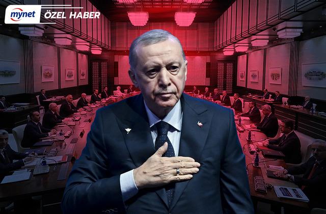 Siyaset kulisleri bu iddiayı konuşuyor: Kabinede değişecek isimler belli oldu! Hangi bakanlar çizik yedi? İşte herkesin merak ettiği o liste…