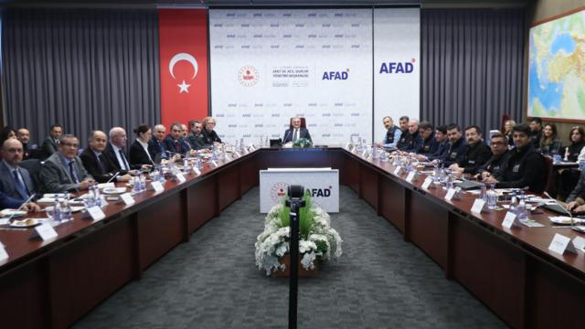 İzmir, Aydın ve Muğla için mobil siren sistemi! AFAD'dan 'Ege Denizi' toplantısı... Deprem fırtınasına Türkiye hangi önlemleri aldı? Volkanik patlama ve tsunami...