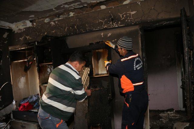 Toroslar’da evi yanan iki aileye yardım eli