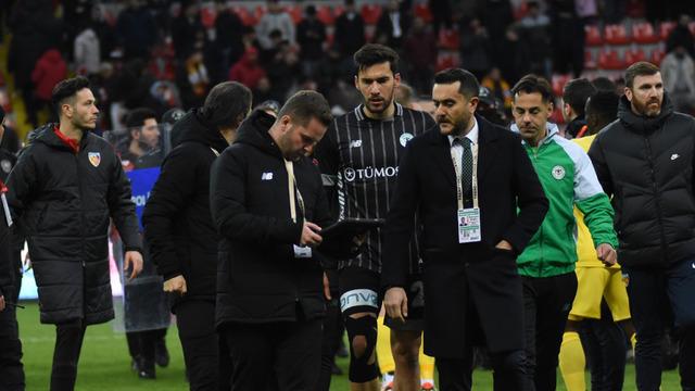 Sonunda bu da oldu! Süper Lig maçında VAR bozuldu! Son çare olarak ofsayt çizgisini bakın nasıl çektiler...