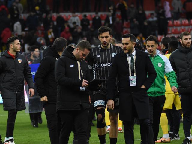 Sonunda bu da oldu! Süper Lig maçında VAR bozuldu! Son çare olarak ofsayt çizgisini bakın nasıl çektiler...