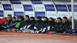 Beşiktaşlı oyuncuların yedek kulübesinde zor anları!