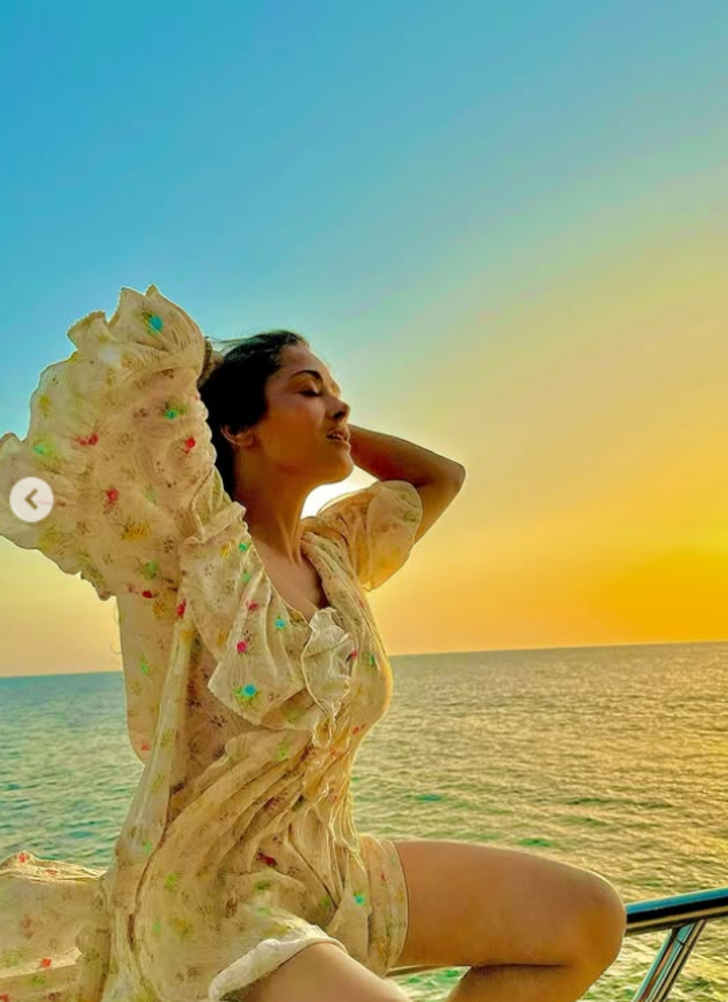 5 adımda Salma Hayek'in genç kalma sırları... Sirkeyi bakın nasıl içiyor G1