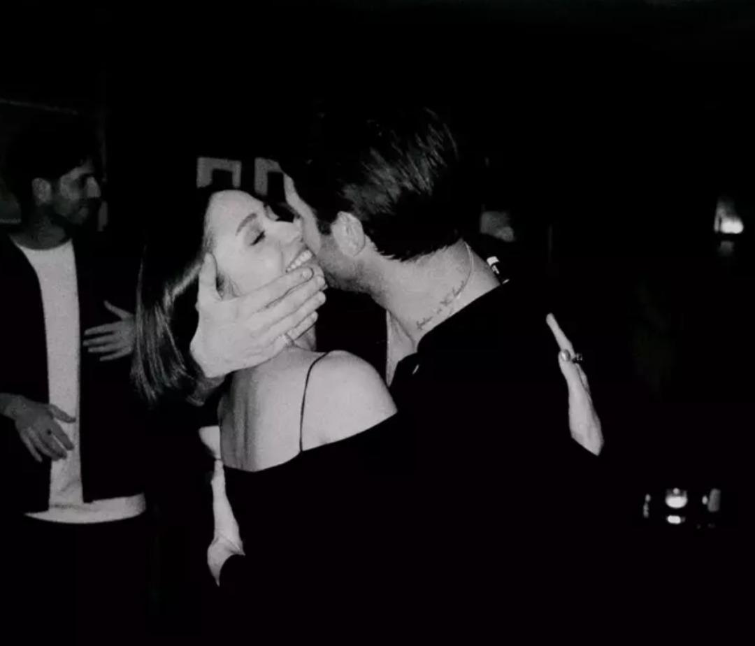 Serkay Tütüncü doğum gününde aşka geldi! Zeynep Bastık ile romantik kareler 1