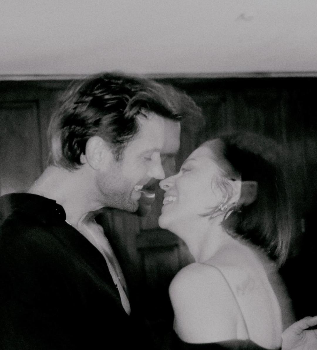 Serkay Tütüncü doğum gününde aşka geldi! Zeynep Bastık ile romantik kareler 2