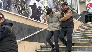 İstanbul'da akıllara durgunluk veren hırsızlık! Hava almak için arabasını park etti başına gelmeyen kalmadı!