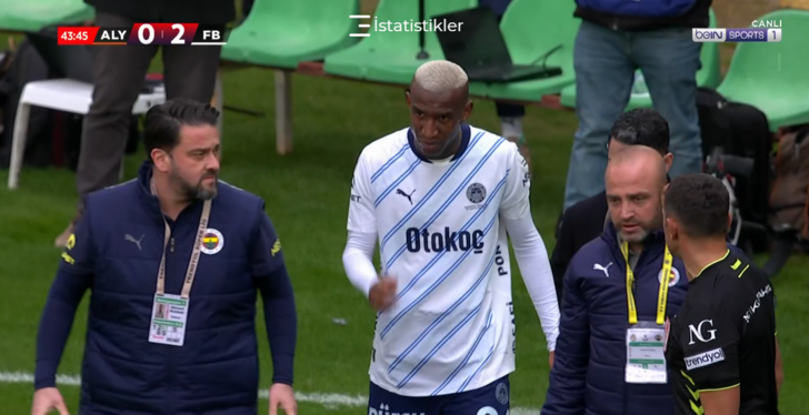 Talisca'ya attığı gol sonrası tribünlerden çirkin saldırı! Bir anda yere yığıldı... Herkesin yüreği ağzına geldi G2