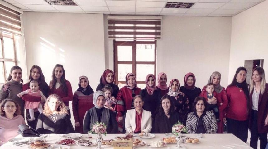 M&uuml;d&uuml;r Alper&rsquo;in eşi Kezban Alper polis eşlerinin sorunlarını diledi