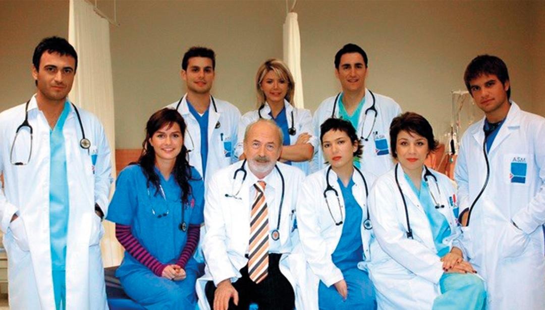 Doktorlar ın Ela sı ve Zenan ı bir araya geldi! Melike Güner ile Yasemin Özilhan ın değişimi gündem oldu! 1