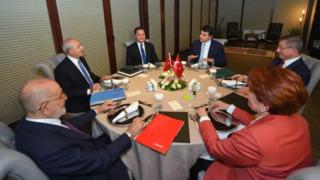 Cumhurbaşkanı adaylığını açıkladı! Bu idealleri hayata geçirmek için dedi, 2028'i işaret etti