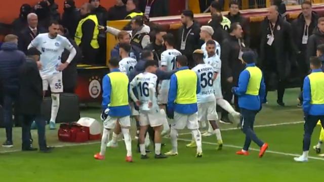 SON DAKİKA: Adana Demirspor'un sahadan çekilmesi sonrası Fenerbahçe'den Galatasaray'a tepki!
