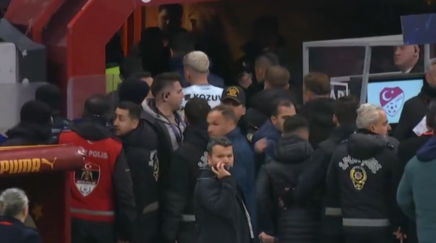 Adana Demirpsor'u Galatasaray karşısında sahadan çekildi! Şimdi ne olacak? Adana ekibini bekleyen ceza belli oldu