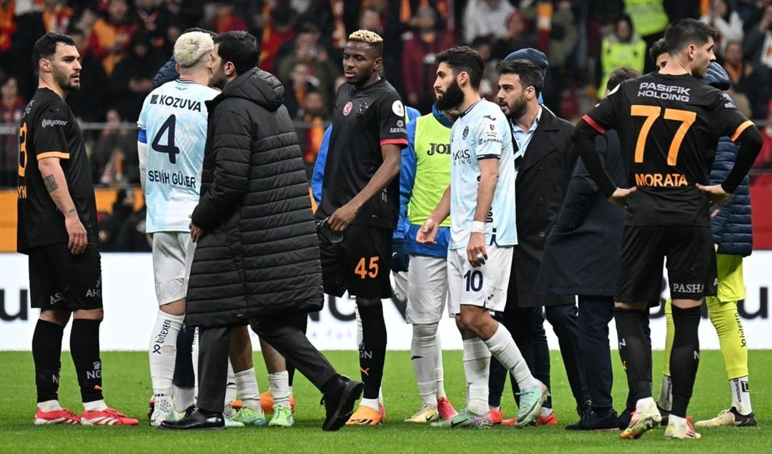 SON DAKİKA: Adana Demirspor maçında yaşananlarla ilgili Galatasaray resmi hesabından ilk açıklama: Başvuru yapıldı! 1