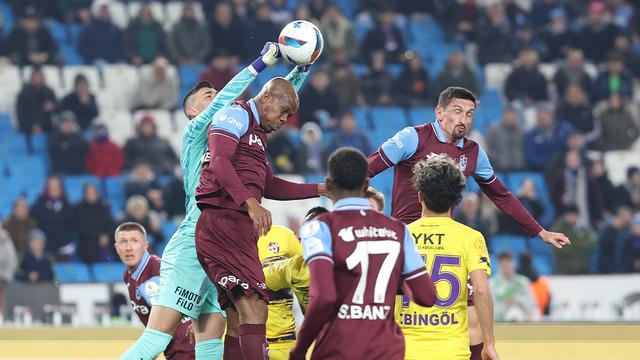 SON DAKİKA: Şenol Güneş Arda Turan'a dur dedi! Trabzonspor, Eyüpspor'u tek golle mağlup etti
