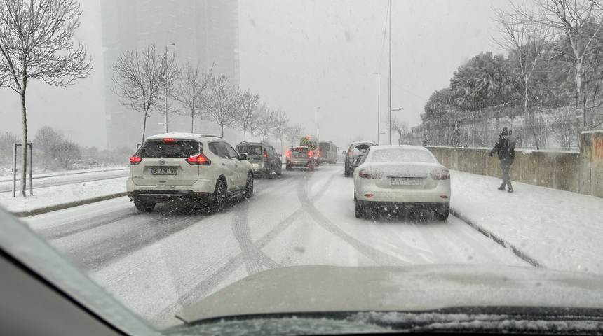 İstanbul'da okullar tatil olacak mı? 11Şubat 2025 kar haberleri: Bahçeşehir, Başakşehir, Arnavutköy, Silivri ve Çatalca kar altında!