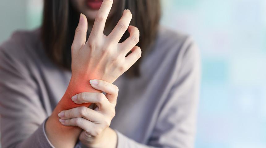 Sessiz ilerlediği için erken teşhis şart! Bu besinler kemik erimesinden koruyor