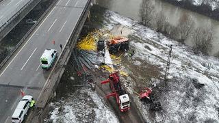 Düzce'de korkunç kaza! Çarpışan araçlar köprüden uçtu... 2 kişi hayatını kaybetti