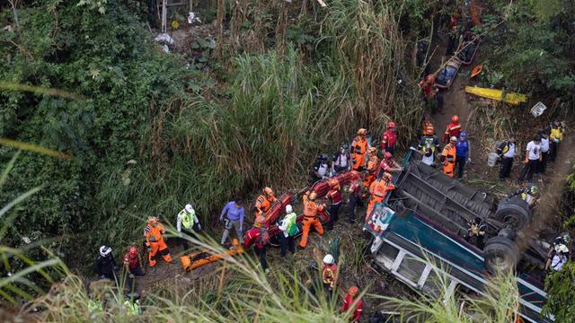 Guatemala'da katliam gibi kaza! Yolcu otobüsü köprüden uçtu: 51 ölü