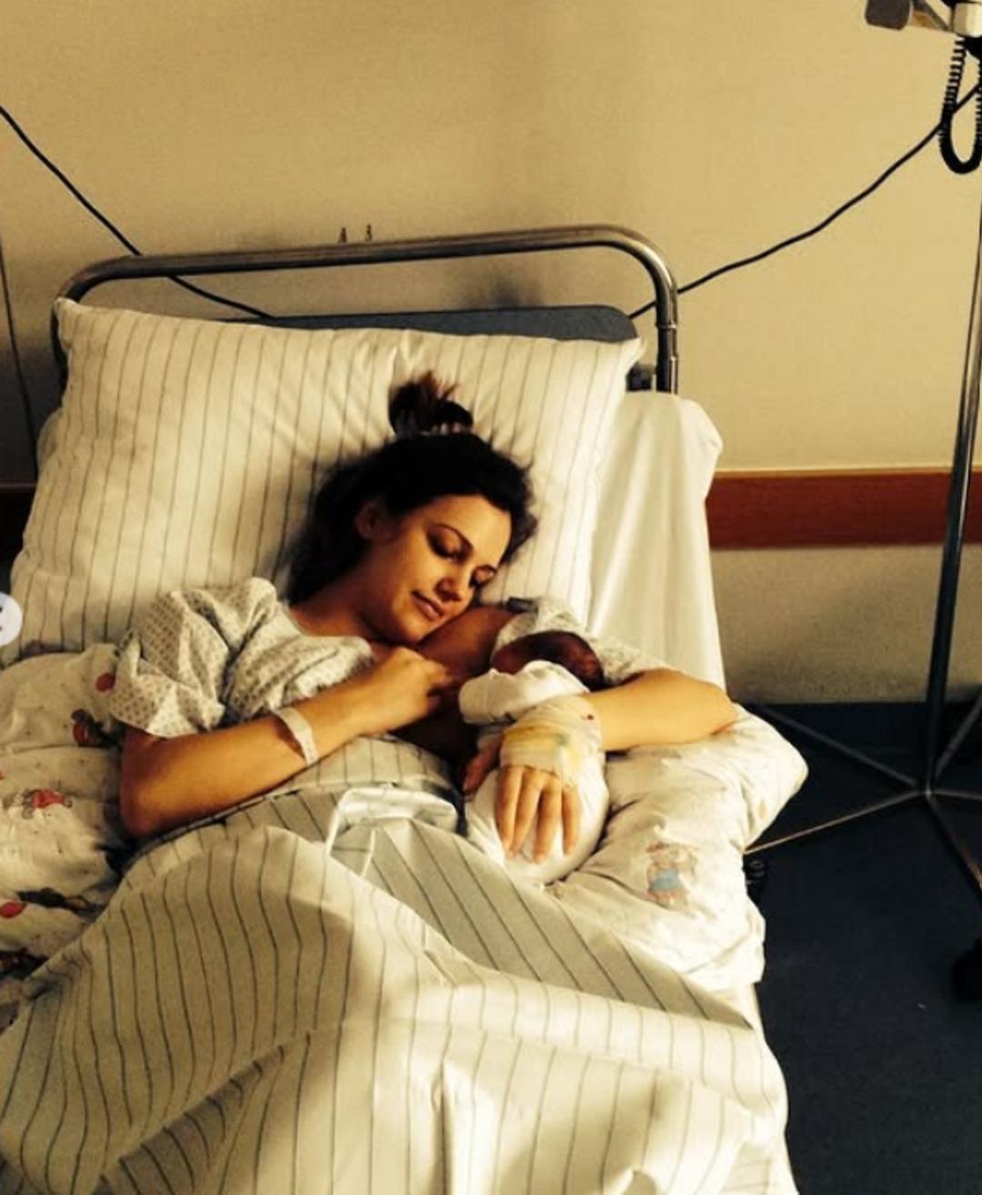 Meryem Uzerli nin Can Ateş ten olan kızı Lara büyüdü! "Annesinin kopyası" 1