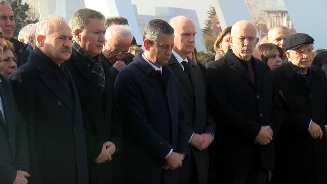 Deniz Baykal vefat yıl dönümünde anıldı, halefi Kemal Kılıçdaroğlu anma töreninde yer almadı