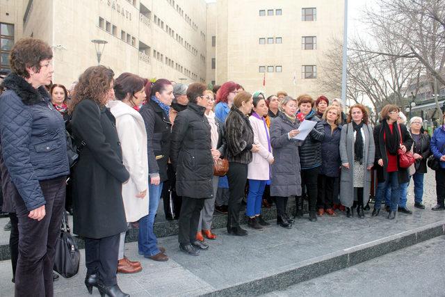 Kayışoğlu: CHP'li kadınlara hakaret eden öğretmene dava açılması için 40 takla attık