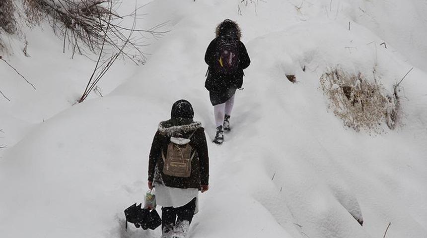 Son dakika | İstanbul'da kar etkili oluyor! Vali Gül duyurdu: Yarın okullar tatil edildi!