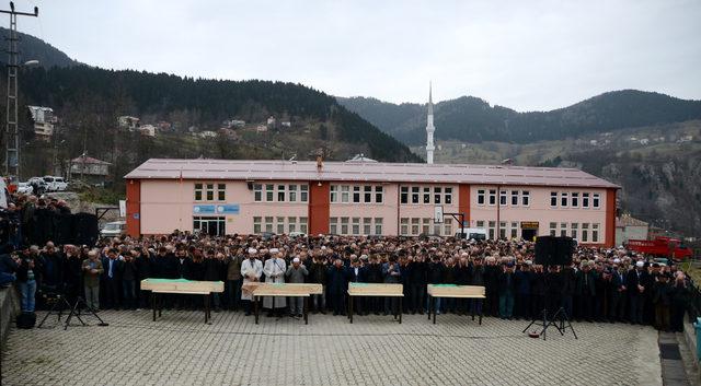 Almanya'da ölen Trabzonlu 4 kişilik aile, son yolculuğuna uğurlandı
