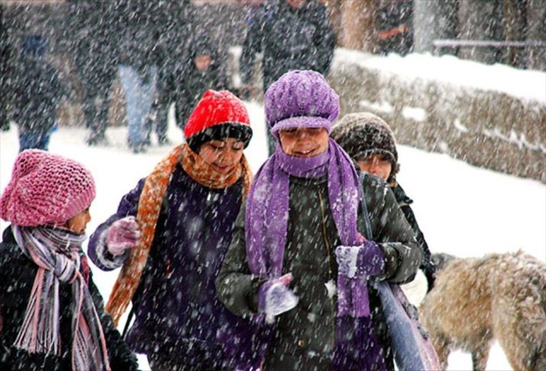 Yoğun kar yağışı sonrası okullara kar tatili haberleri art arda geldi: İşte 31 Aralık 2025 &ccedil;arşamba g&uuml;n&uuml; eğitime ara verilen iller 2