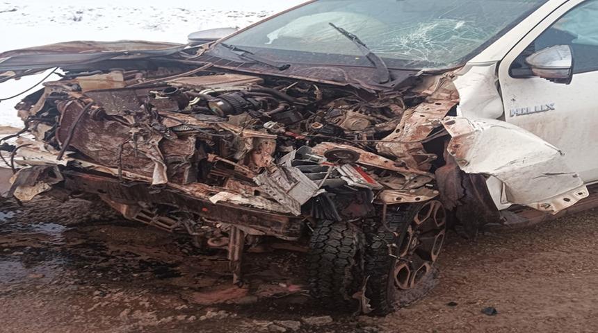 Mardin'de işçileri taşıyan minibüs ile kamyonet çarpıştı! Çok sayıda yaralı var