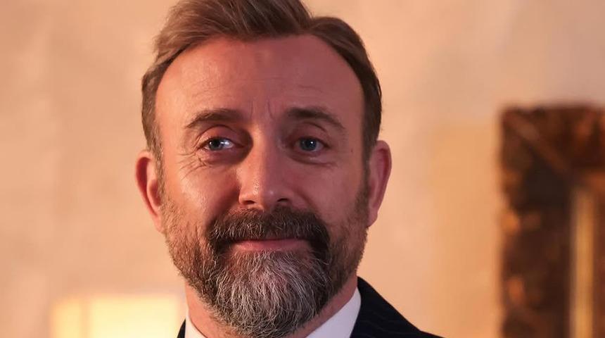 Halit Ergenç'in Kral Kaybederse dizisindeki saçları konuşuluyor! Kral Kaybederse Kenan gerçekte kim?