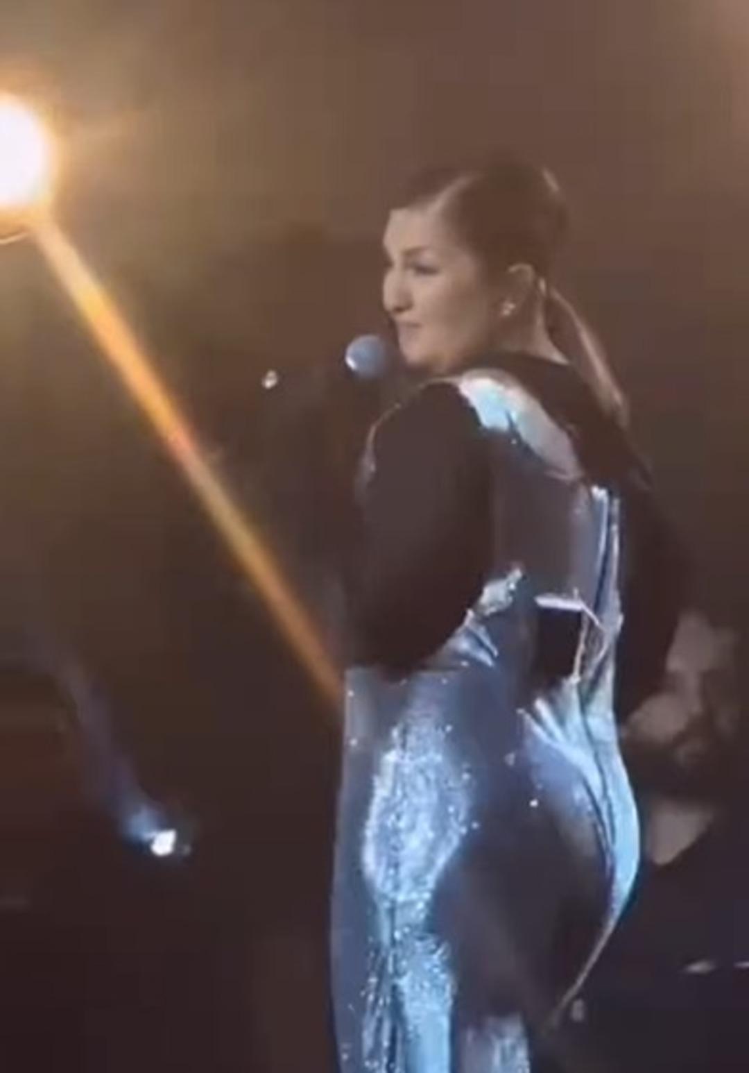 Hem dansı hem tarzı olay oldu! Sibel Can yine sosyal medyanın diline düştü  1