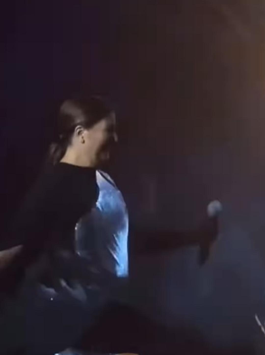 Hem dansı hem tarzı olay oldu! Sibel Can yine sosyal medyanın diline düştü  2