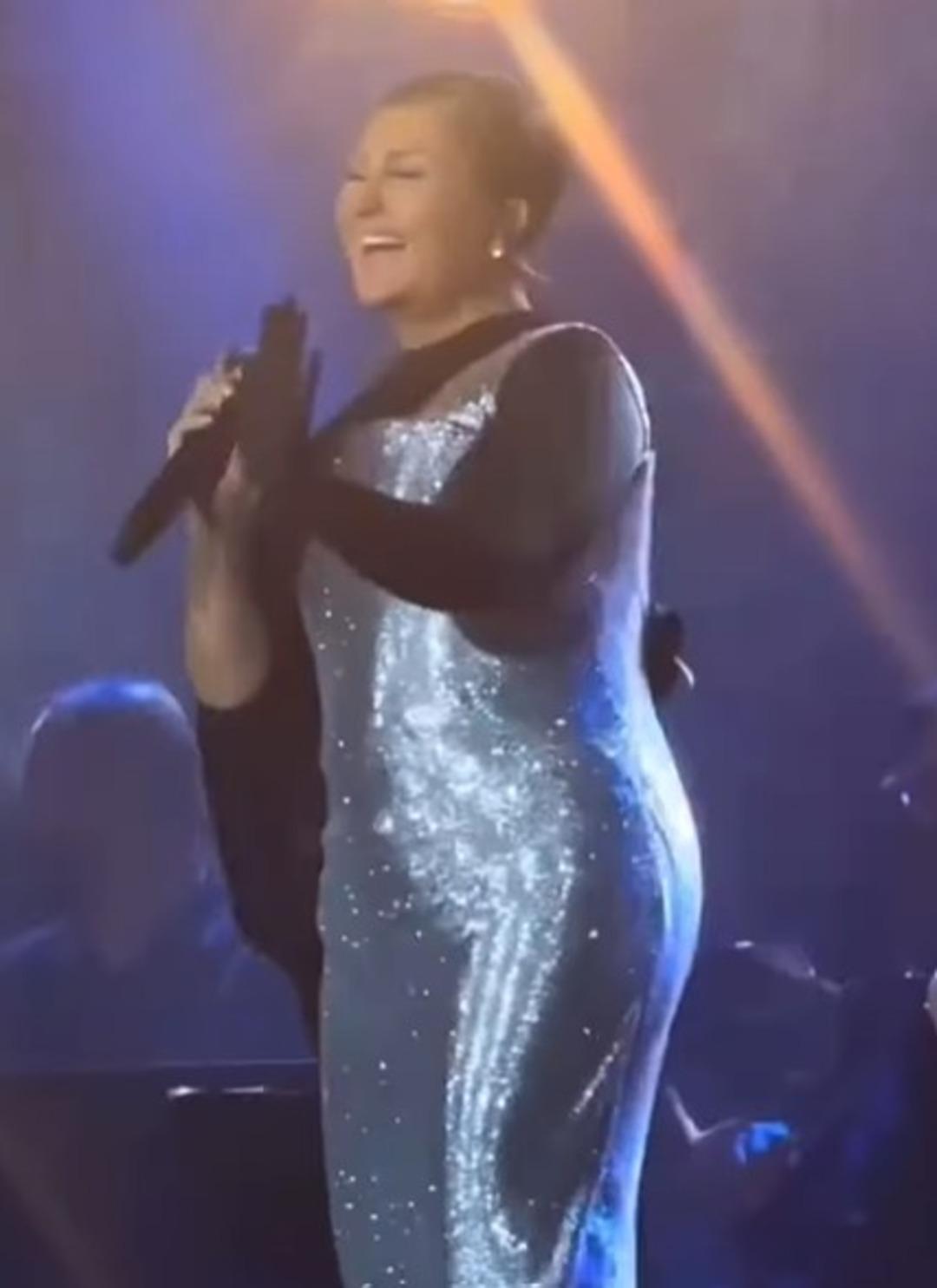 Hem dansı hem tarzı olay oldu! Sibel Can yine sosyal medyanın diline düştü  3