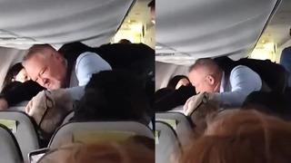 Çığlık atıp başka yolcunun saçını çekti! Kabin memurunun yumruklu müdahalesi tepki topladı...