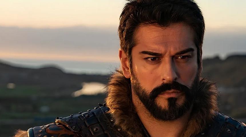 Burak Özçivit'in sadece yanına oturmak için bakın kaç para teklif ettiler! 