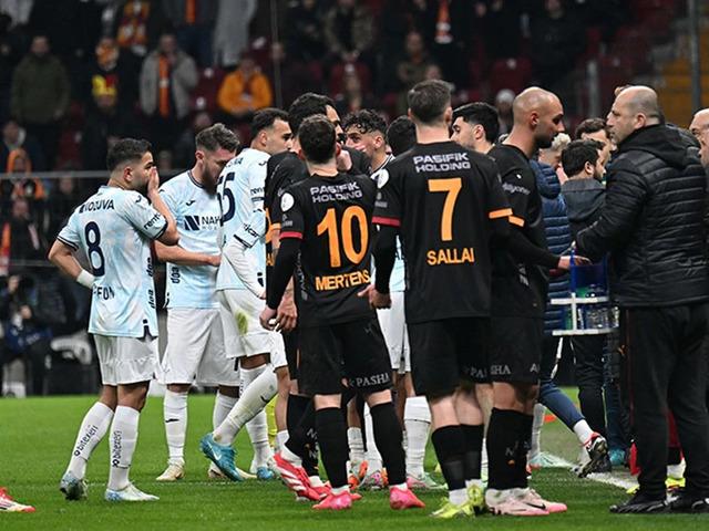 Galatasaray maçı sonrası Adana Demirspor'dan sürpriz karar! 