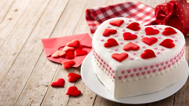 Sevgililer Günü pastasına ne yazılır? En güzel Sevgililer Günü pastası yazıları ve sözleri