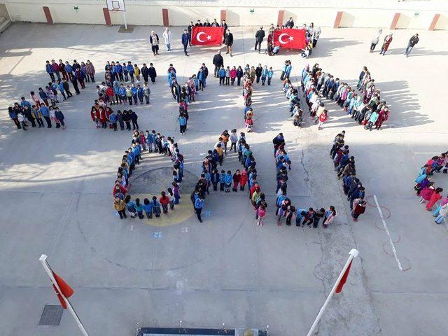 Minik öğrenciler ’Zeytin Dalı’ yazdı