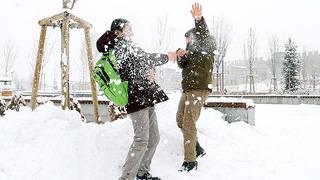 Kar etkisini arttırdı! Gözler valilikte; Yarın hangi illerde okullar tatil olacak? 